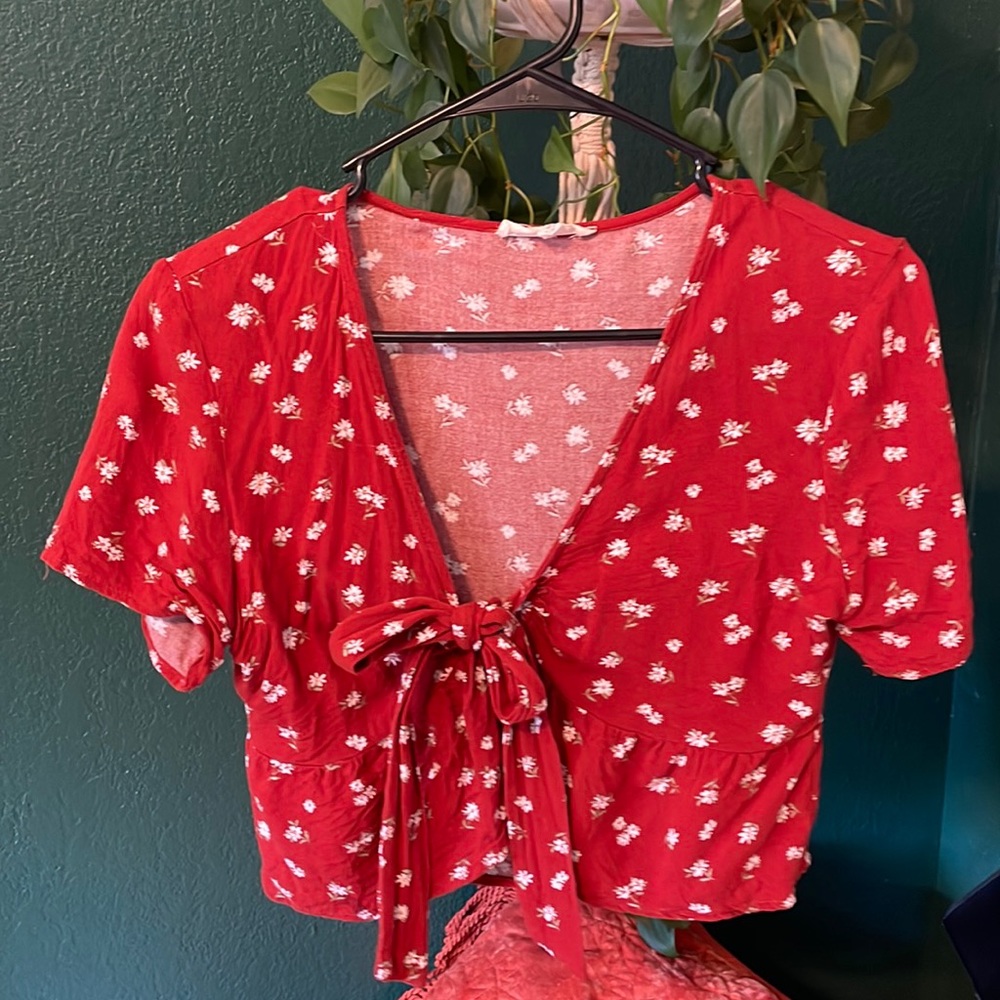 LA Hearts Tie Front Floral Crop Top